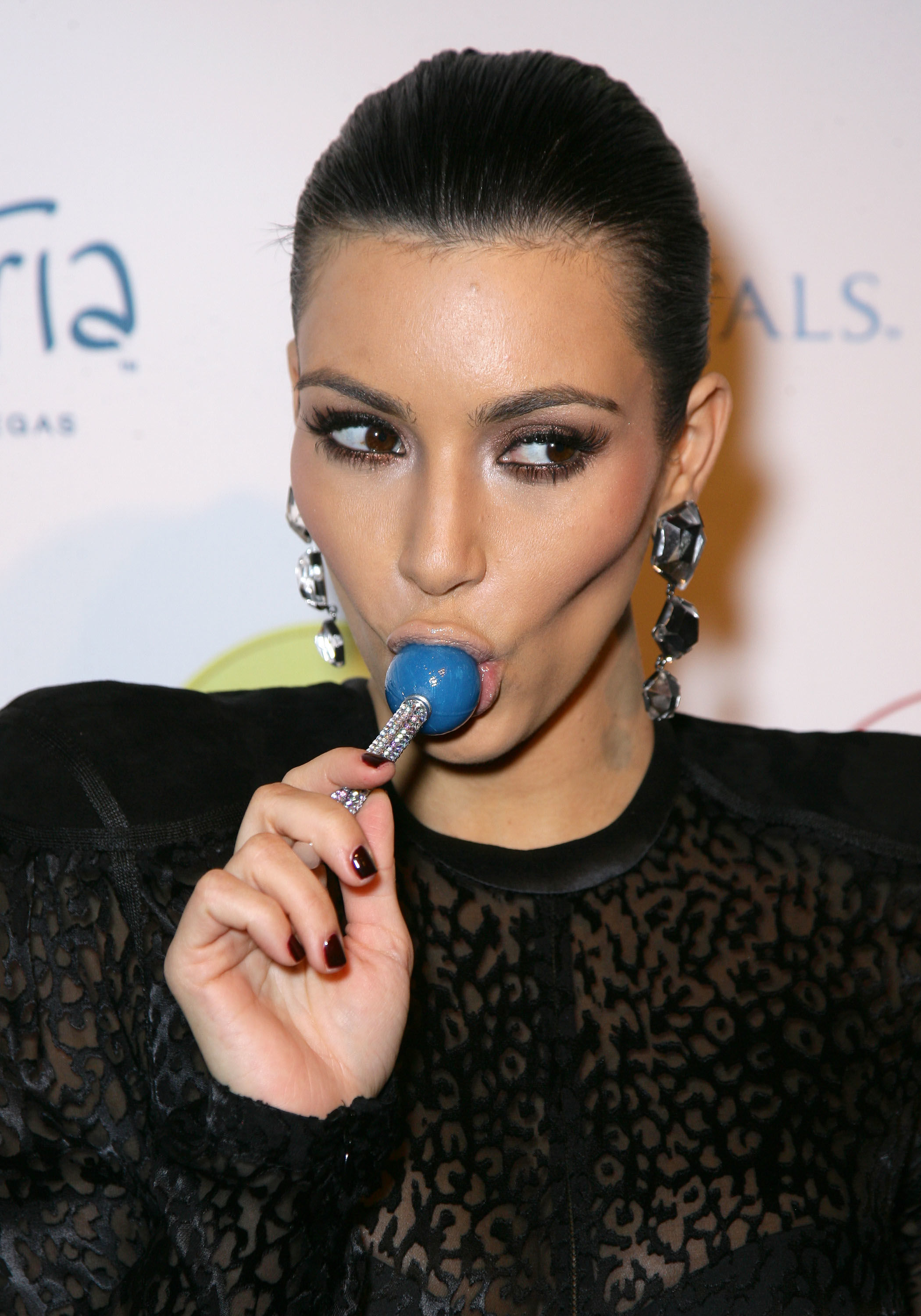 5445_Kim_Kardashian_Las_vegas_Pre_New_Years_Eve_Party.com_Kim_Kardashian_Las_vegas_032_122_370lo.jpg