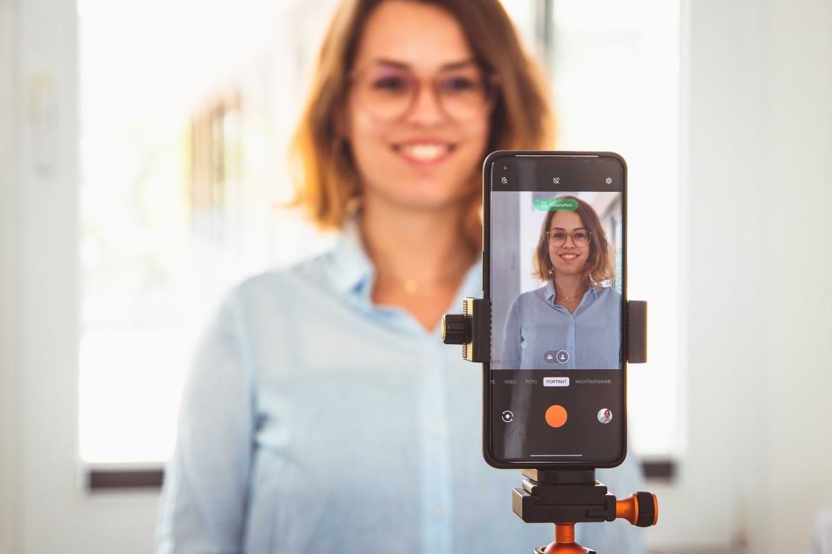 Bewerbungsfotos mit dem Handy selber machen So einfach ist es.jpg
