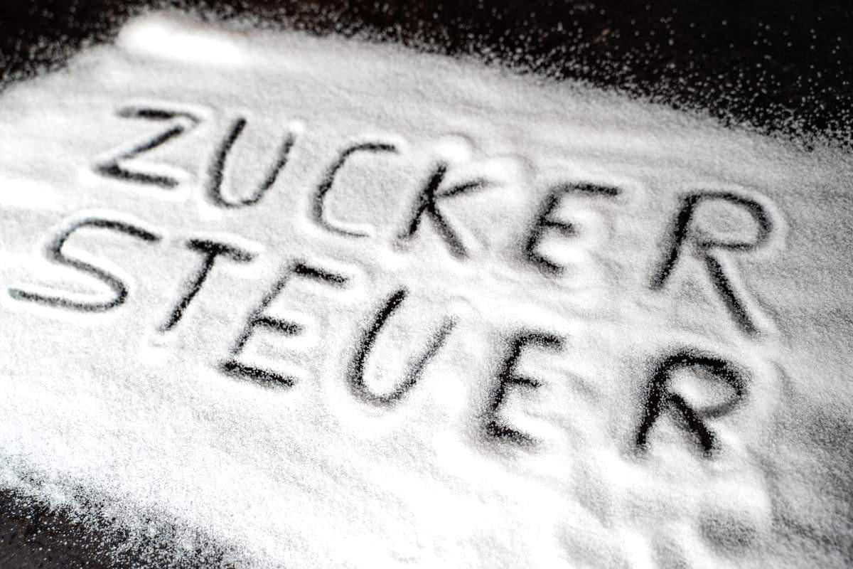 Eine Steuer auf Zucker ist umstritten könnte aber teilweise dazu beitragen das Risiko für einig.jpeg