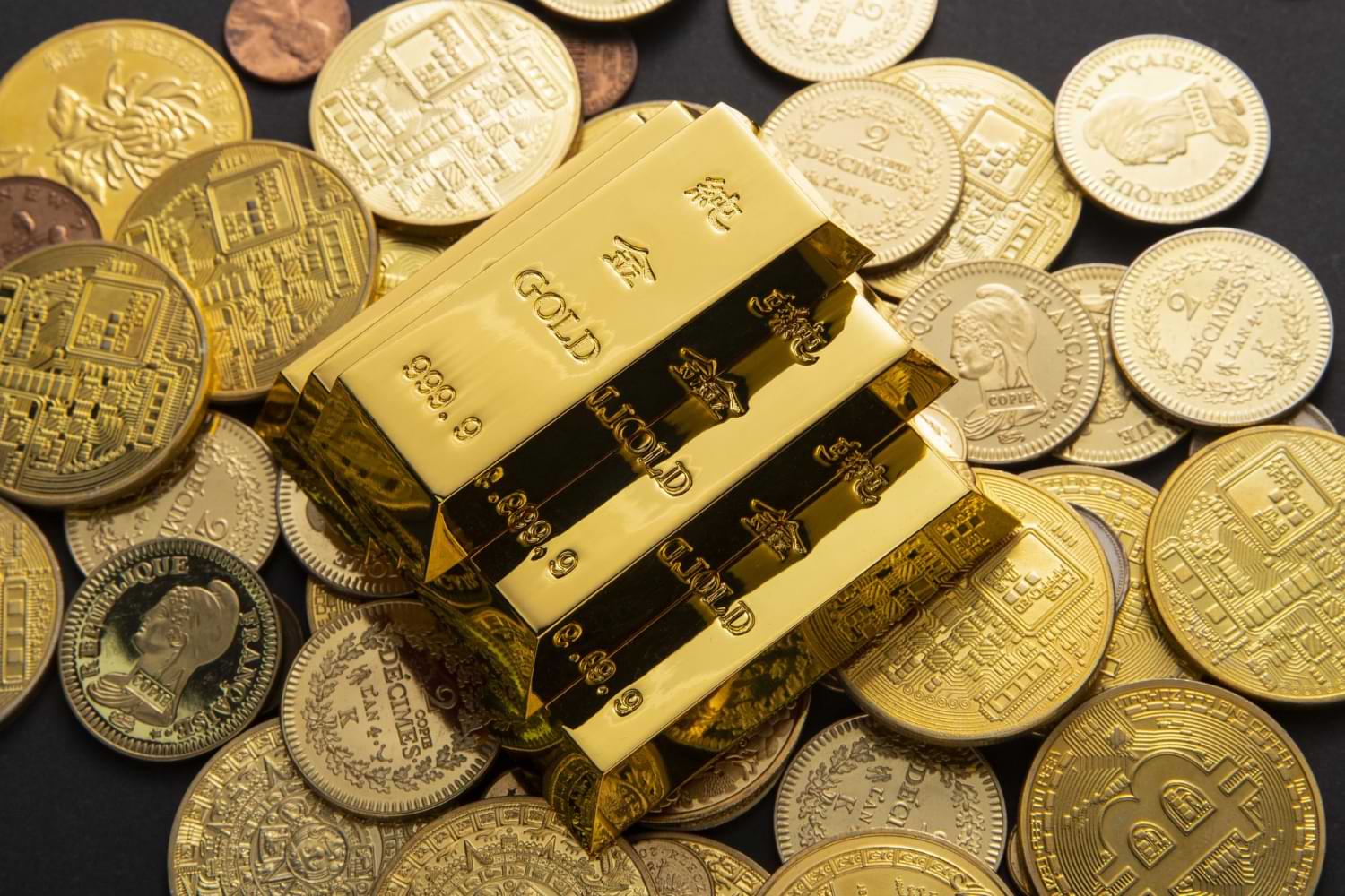 goldbarren auf goldmünzen.jpg
