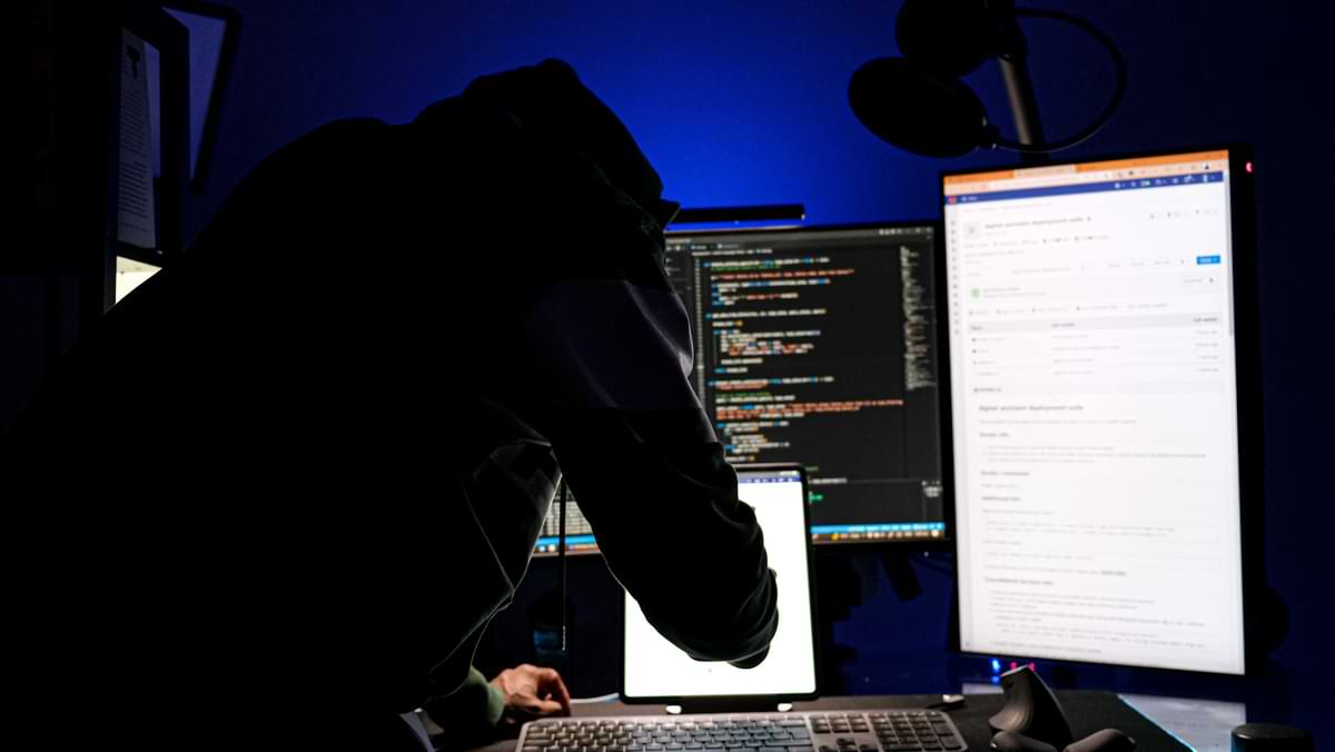 hacker cyberangriff desktop ausstattung.jpg