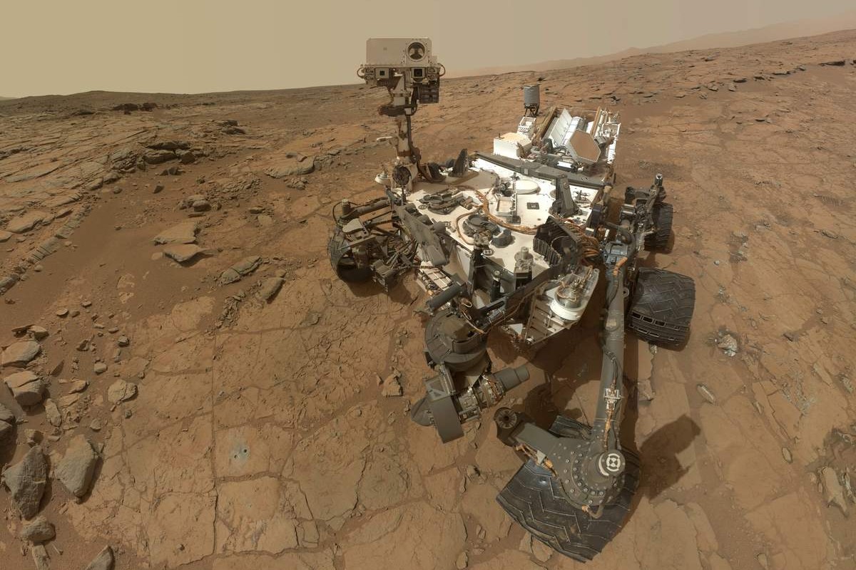 Marsrover Curiosity - auch er fhrt zu Weltraumschrott, den Wissenschaftler wie Justin Holcomb e.jpeg