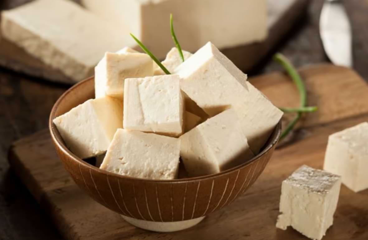 schüssel mit tofuwürfeln.jpg