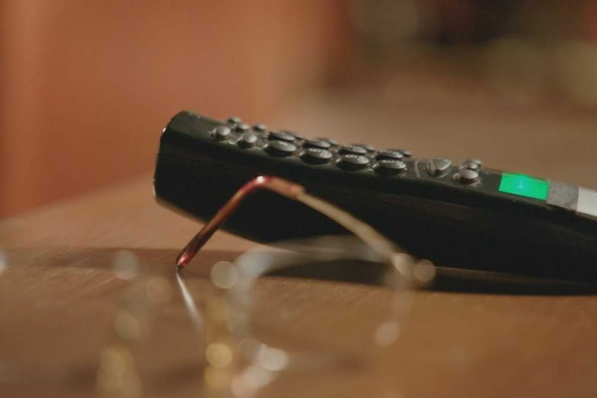 Telefonbetrüger bringen Menschen in Deutschland jedes Jahr um viel Geld.jpeg