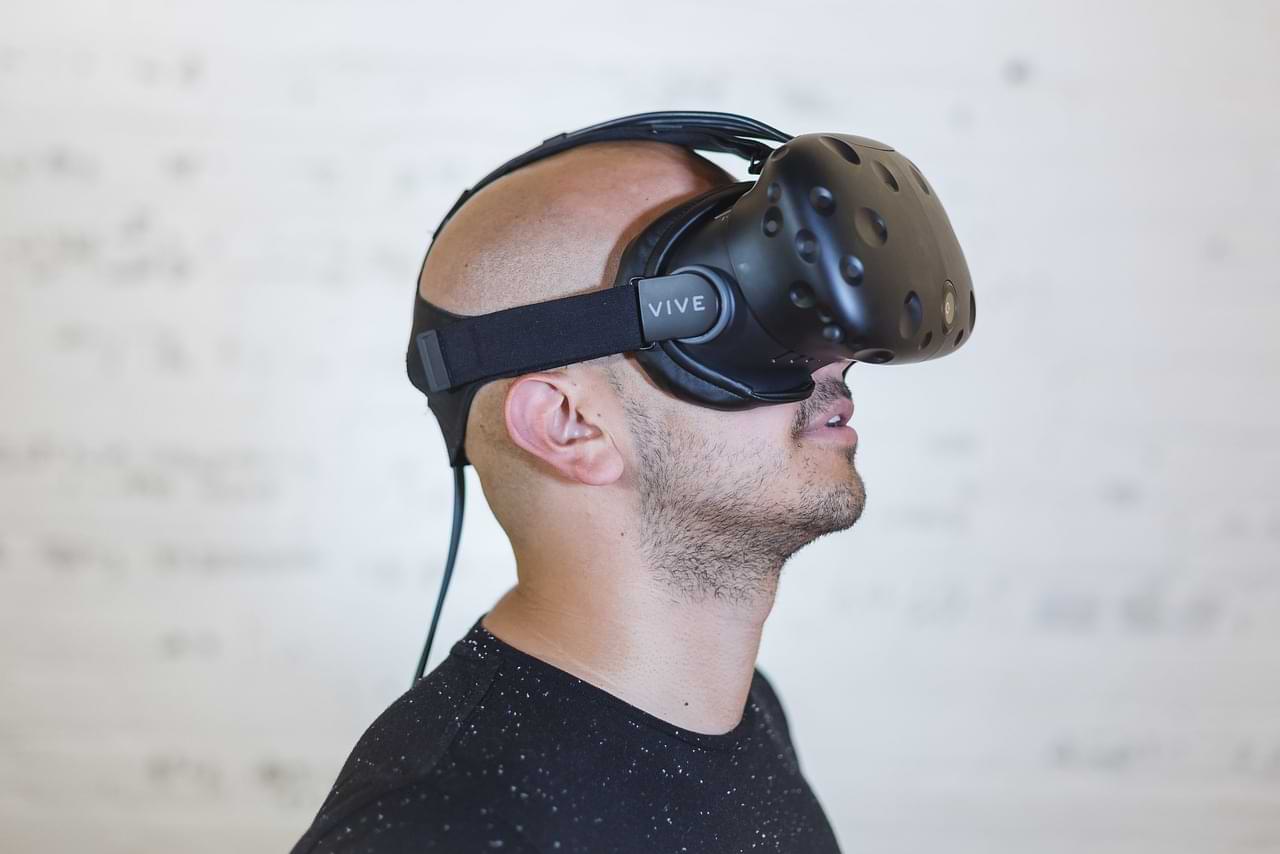vr-games-man-mit-3dbrille.jpg