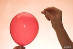 Ballon_platzen_lassen_53272.jpg