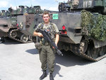 24072006_soldat_vor_pz.jpg