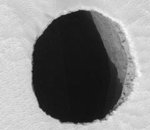 mars-hirise-loch.jpg