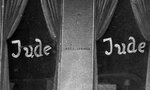 u__ARCHIV__Das_Wort_Jude_ist_am_19_Juni_1938_auf_die_Fensterscheiben_eines_juedischen_Geschaefte.jpg