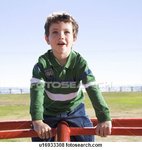 junger-junge-spielplatz_~u16933308.jpg