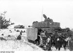 Bundesarchiv_Bild_101I-277-0835-29__Russland__Panzer_IV_und_Infanterie.jpg