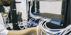 techniker-vdsl-switch-router.jpg