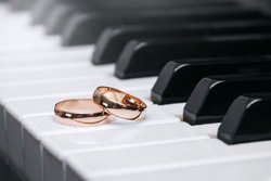 rosegold-ringe-klavier.jpg