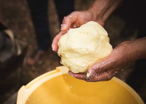 butter von hand gemacht - butterklumpen.jpg