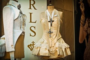 Barockes Kleid altes Hochzeitsgewand.jpg