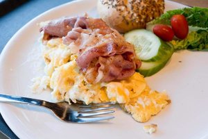 Viel tierisches Fett bedeutet auch viel Cholesterin Wer zu hohen Cholesterinwerten neigt sollte.jpeg
