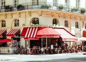 ein eckkaffee in frankreich cafe palais royal.jpg