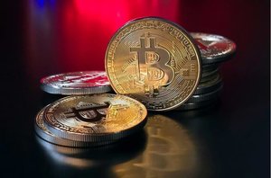 bitcoin münzen golden.jpg