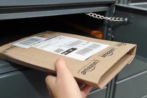 Vorsicht Amazon warnt vor eigenen Päckchen.jpg