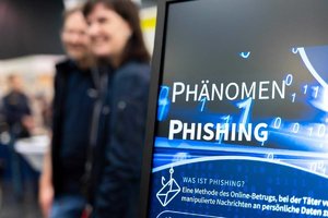 Eine Website erklärt das Phänomen Phishing Symbolbild.jpeg