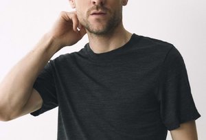 basic tshirt herren schwarz mehliert.jpg